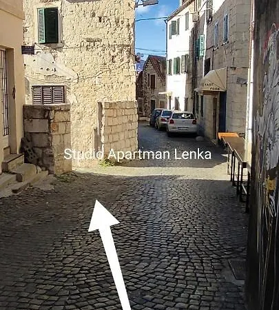 Lenka Lägenhet *