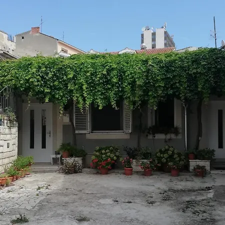 Lenka Apartman *